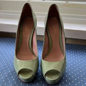 Authentic Gucci green patent peekaboo pumps, Size 38.5